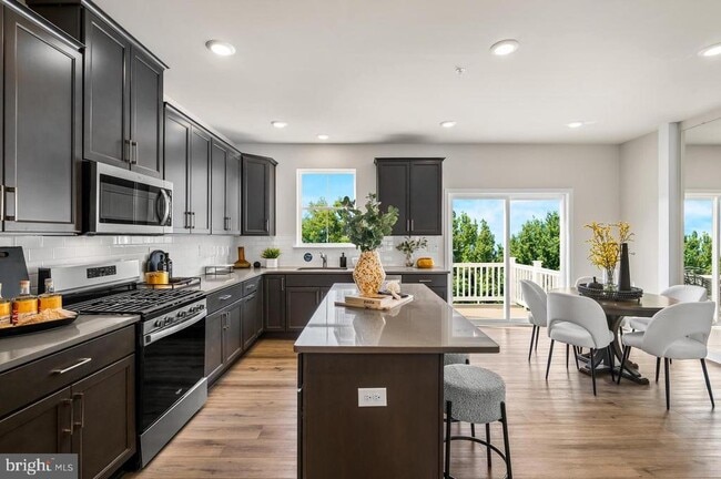 Building Photo - 35 E Front St