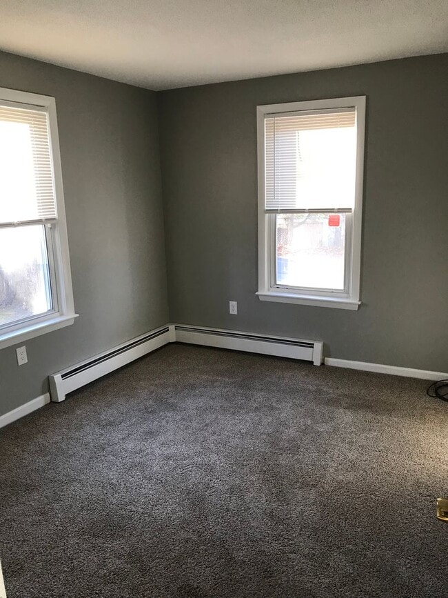 Building Photo - Nice Private Recently Updates One Bedroom ...