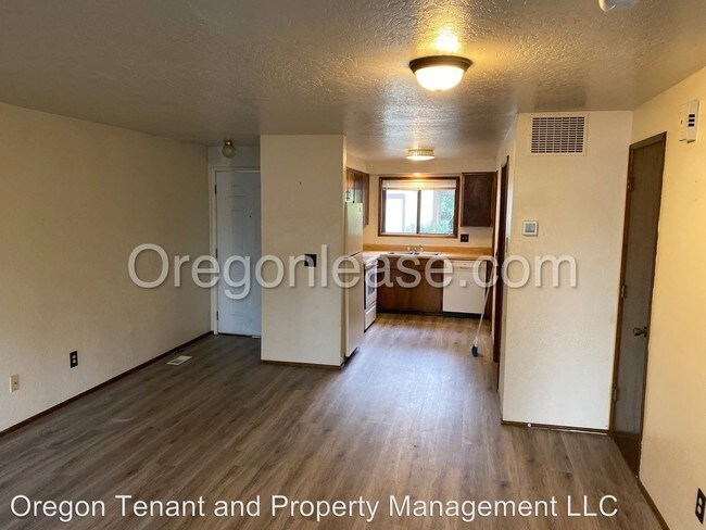 Building Photo - 317 S 40th Pl