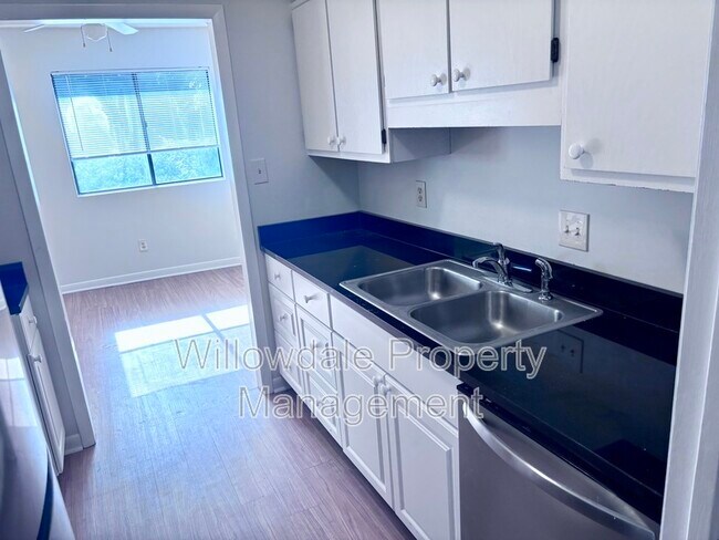 Foto del edificio - 2100 Spring Forest Rd