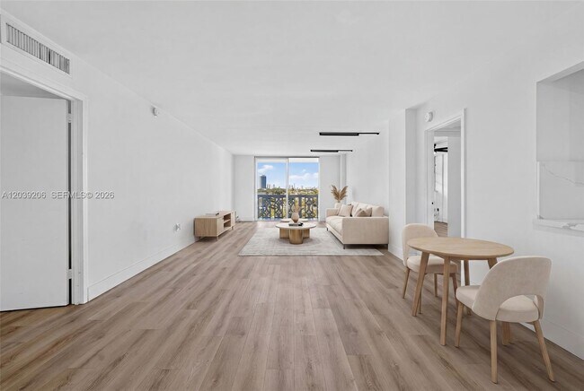 Building Photo - 13155 Ixora Ct