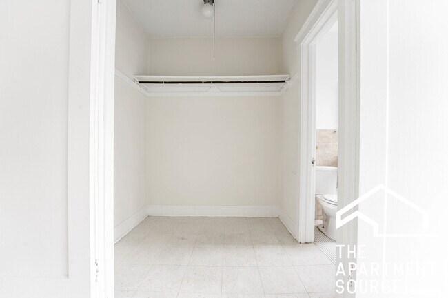 Foto del edificio - 2714 N Milwaukee Ave