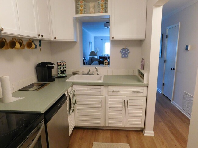 Building Photo - Furnished Townhome Available Now