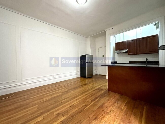 Building Photo - 45 Tiemann Place