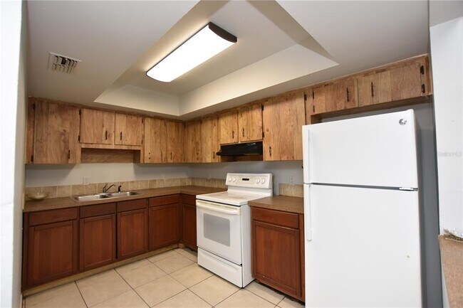 Building Photo - 3031 St Paul Dr