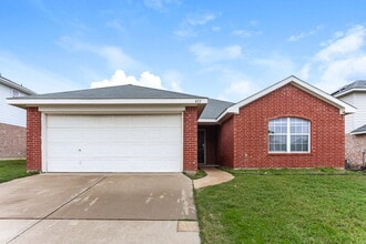 Building Photo - 433 Heritage Dr