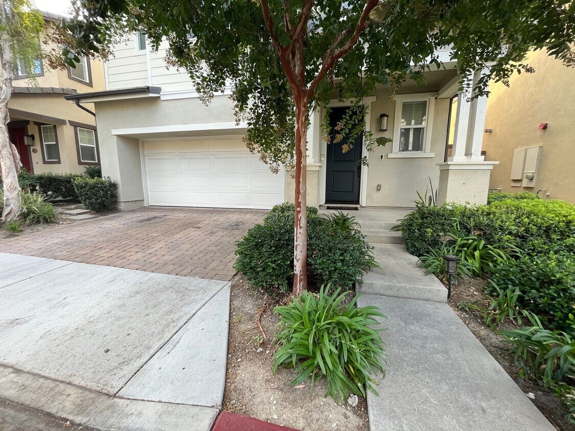 Primary Photo - 3 Bedroom Townhome in Fullerton