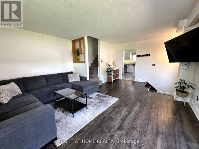 Building Photo - 166 Barkley Crescent