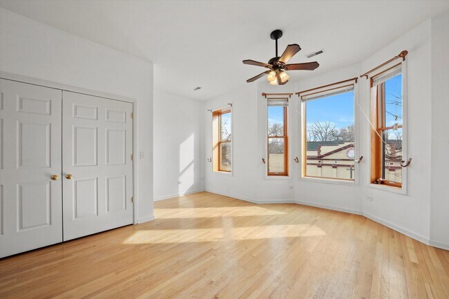 Foto del edificio - 716 W 51st St