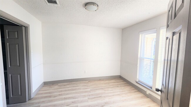 Foto del edificio - 22422 Deville Dr