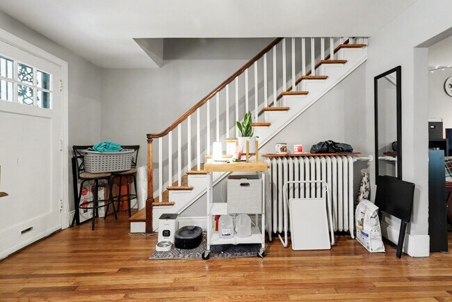 Foto del edificio - Charming 2BR + Office Home with Fenced Yards & Spacious Living – Available June 2026