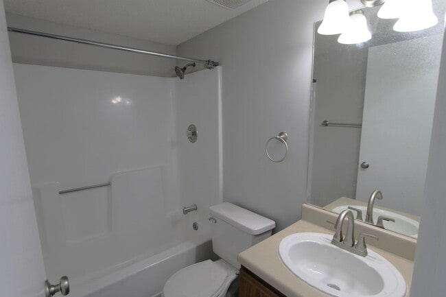 Foto del edificio - Spacious studio with updates. The Ellis Po...