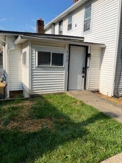 Primary Photo - 117 E Elm St