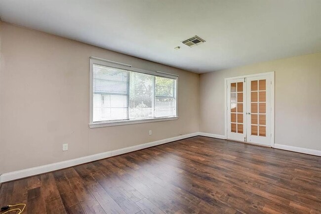 Building Photo - 4405 Effie St