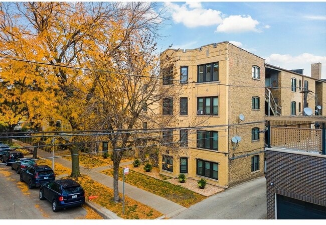 Building Photo - 3817.5 N Greenview Ave