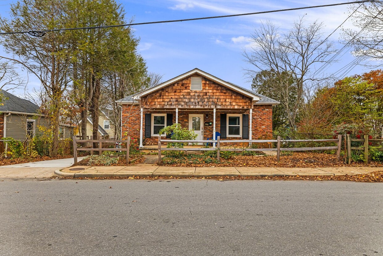 Primary Photo - Charming 2BR/1BA Home in the Heart of West...