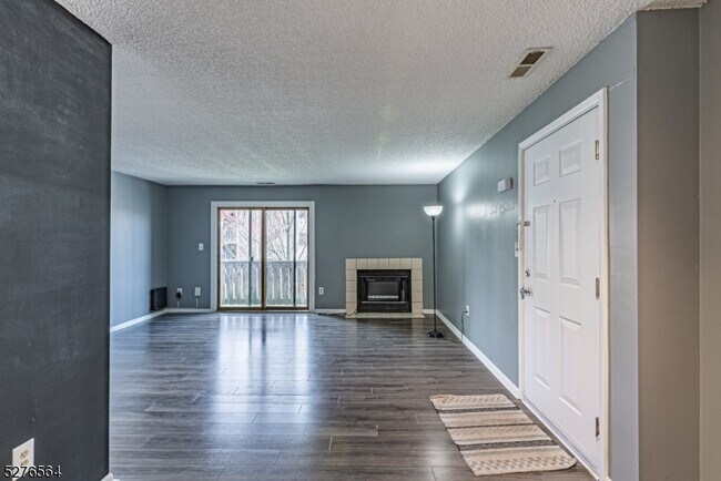 Building Photo - 420 Ravens Crest Dr