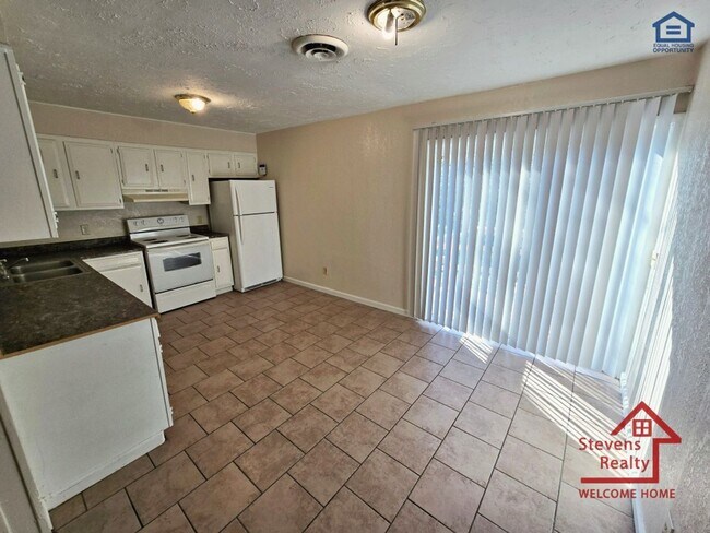 Foto del edificio - 210 Holly Berry Ln