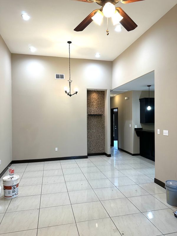 Building Photo - 537 Wildrose Lane, Apt B