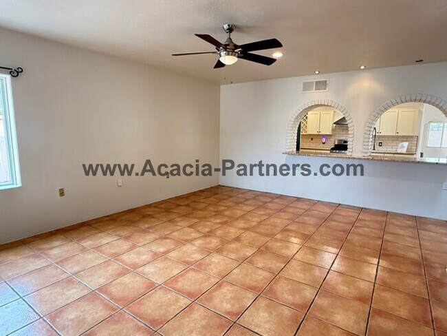 Foto del edificio - Spacious Four Bedroom Home