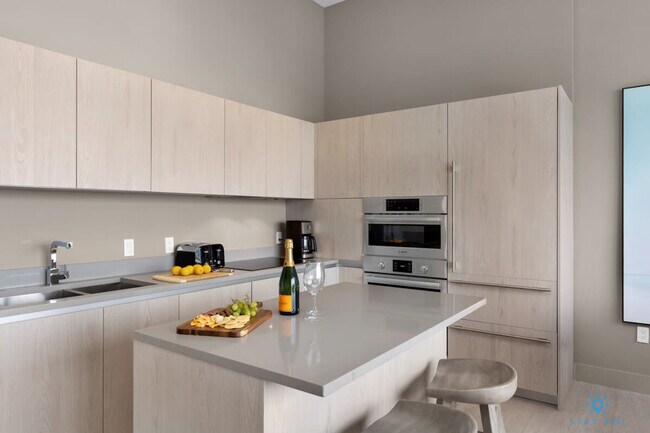 Building Photo - 4010 S Ocean Dr