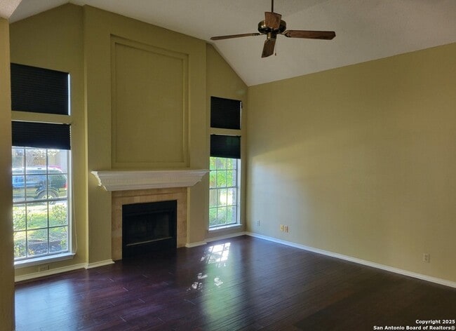 Foto del edificio - 5955 Heather View