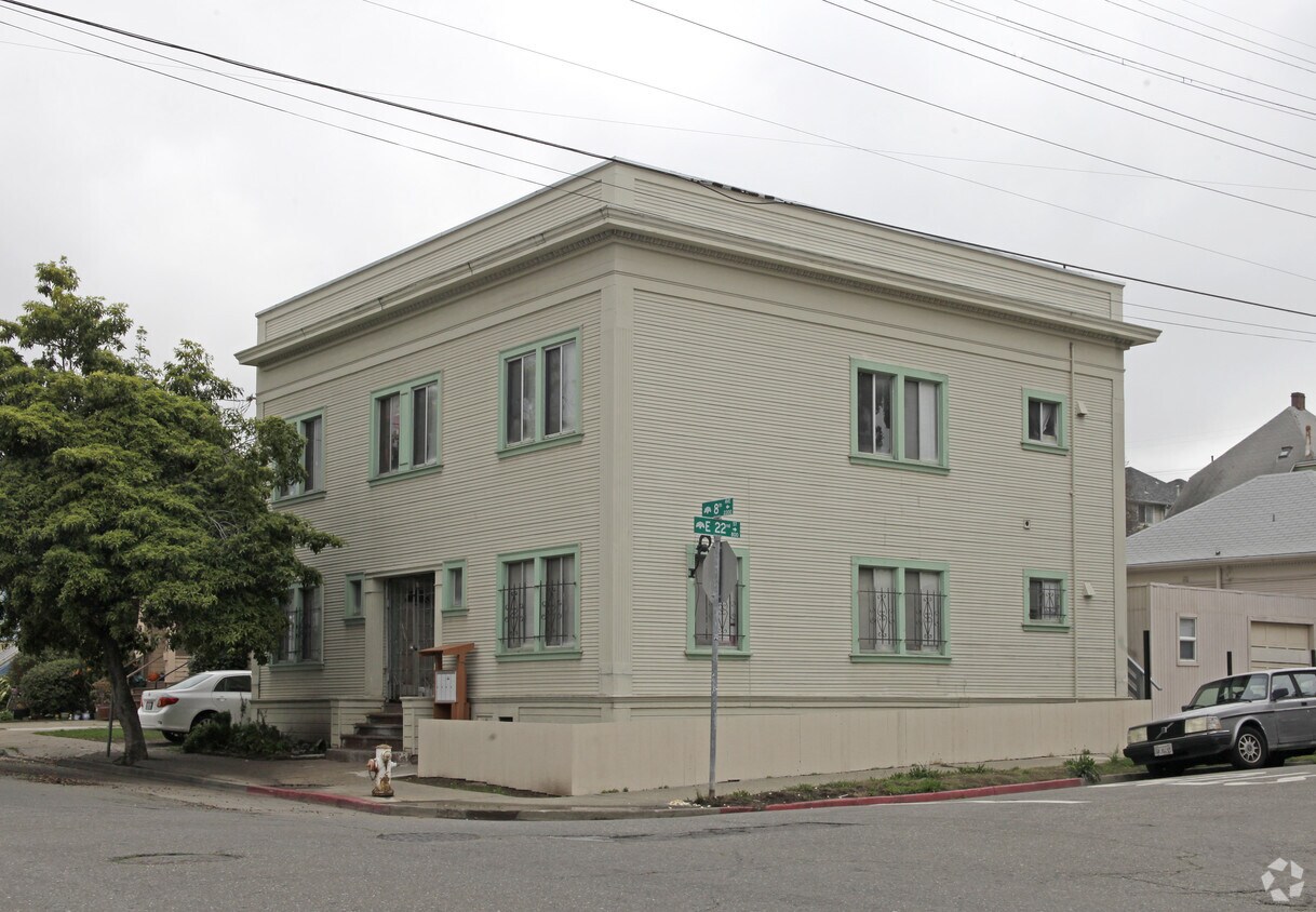 Primary Photo - 2200 8th Ave