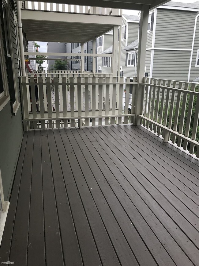 Building Photo - 608 E 2nd St