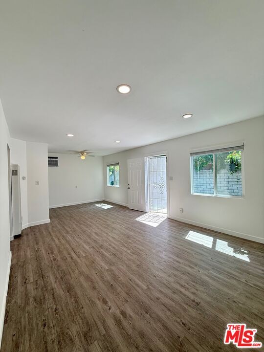 Foto del edificio - 20841 Community St