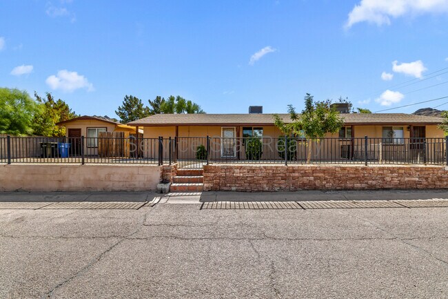Foto del edificio - 1226 E Purdue Ave