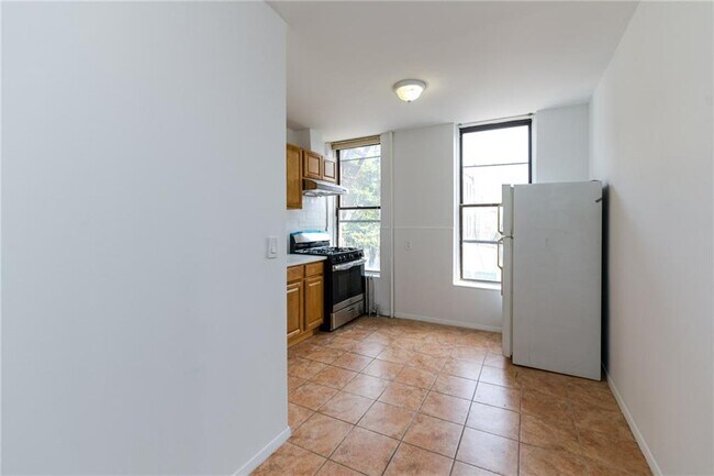 Building Photo - 5807-5805 5th Ave