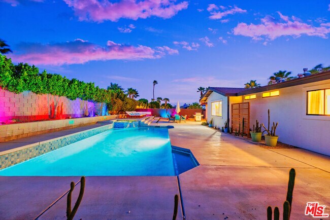 Foto del edificio - 1250 E Delgado Rd