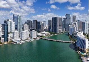 Building Photo - 905 Brickell Bay Dr