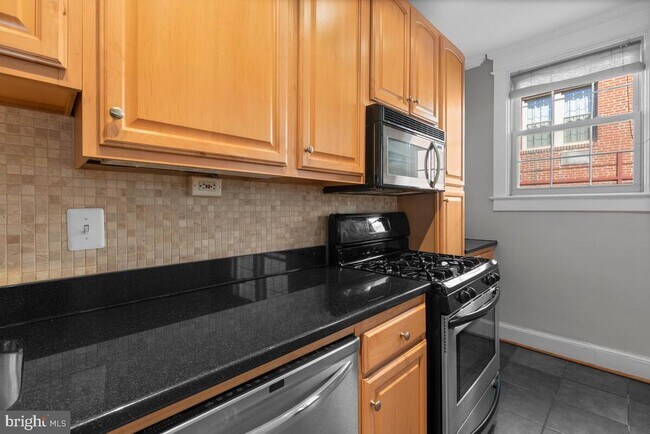 Building Photo - 3024 Wisconsin Ave NW