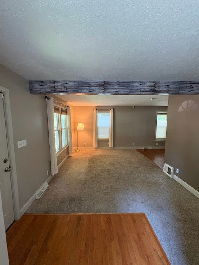 Building Photo - 3 Bedroom 1 Bathroom Home Ready to Rent!