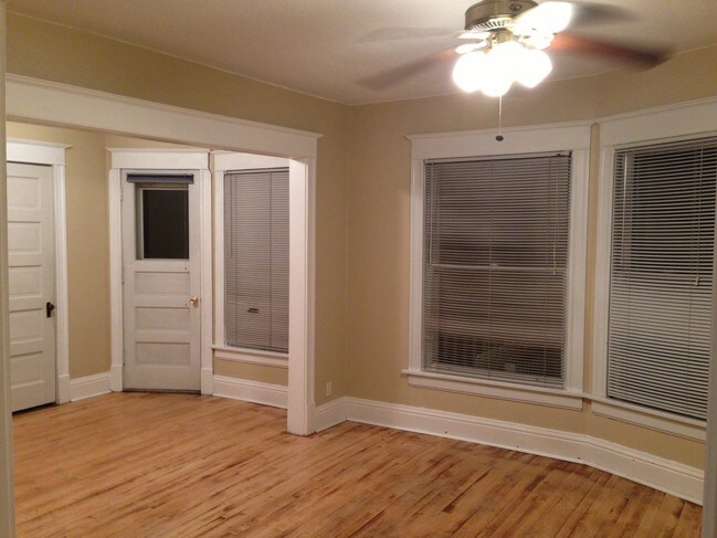 Living Room w/Front Porch - 2117 E Bradford Ave