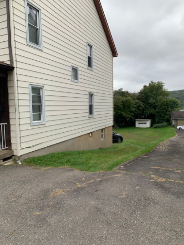 966 Ridge Ave Unit 966 Ridge Ave, Scranton, PA 18510 Room for Rent in