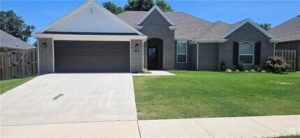 Building Photo - 304 W Tyler Rd