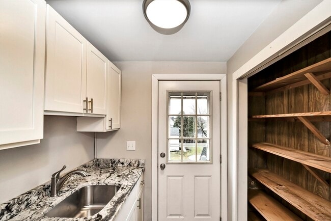 Building Photo - 37 Wilbur St