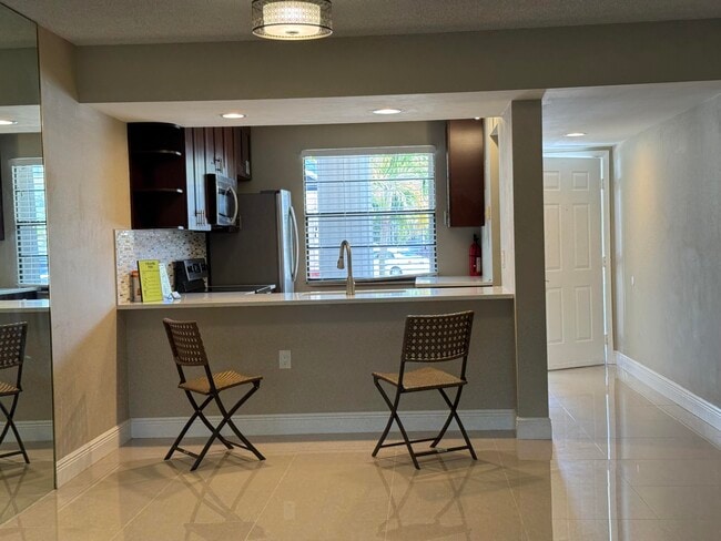 Foto del edificio - 3521 Village Blvd