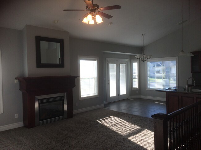 Building Photo - 3935 Shadow Mountain Trl