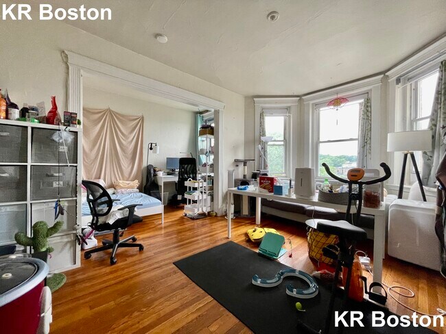 Building Photo - 1355 Commonwealth Avenue