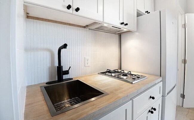 Foto del edificio - 8th St Apartments