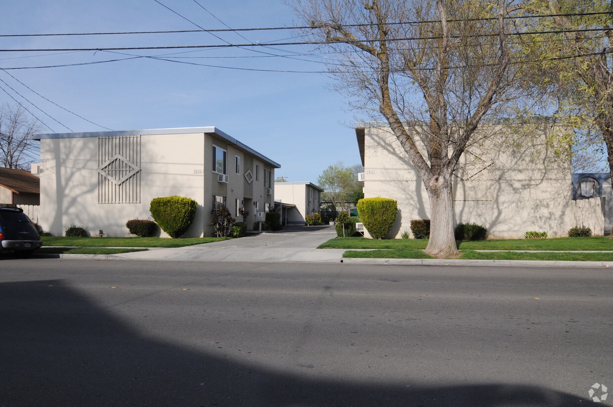 Primary Photo - 1635 Parker Ave