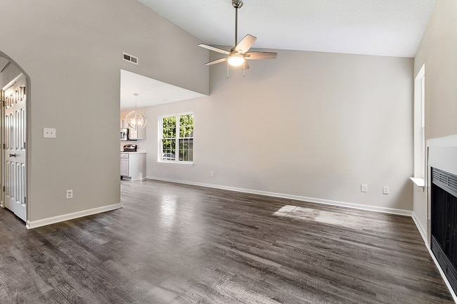 Foto del edificio - 1611 Eagles Landing Dr