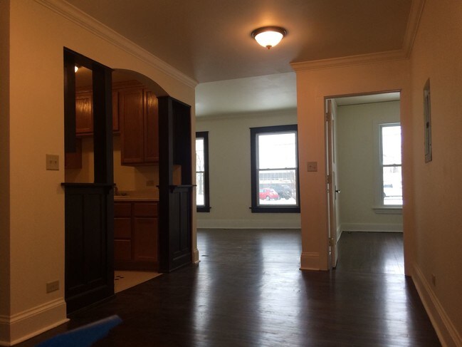 Foto del edificio - 323 N West St