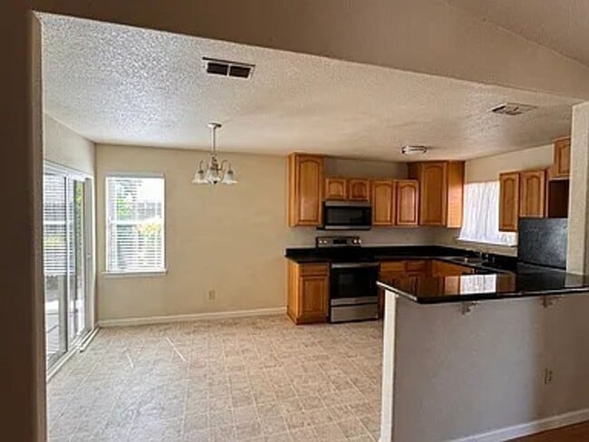 Building Photo - 5327 Hillsdale Blvd