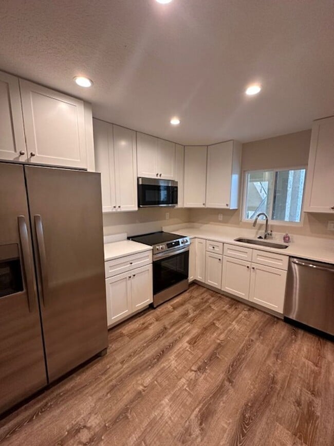 Building Photo - 55+ 2x2 Newly Renovated Condo