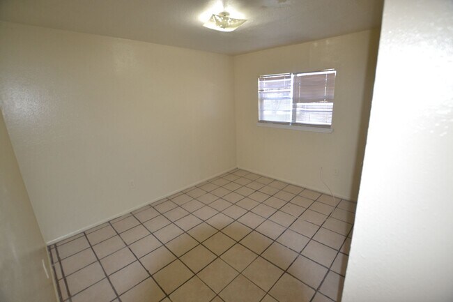 Foto del edificio - Housing Vouchers Accepted!!!  Location!  N...