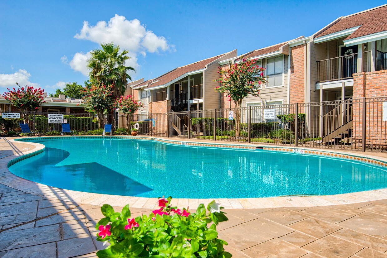 Piscina - Briar Court Apartments